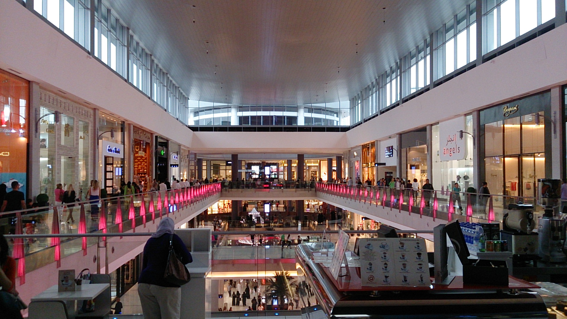 世界最大のショッピングモール「ドバイ・モール」～バルセロナ・ドバイ旅行記15～